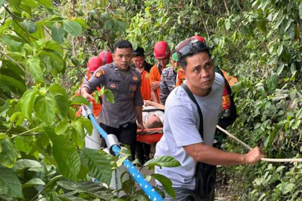 Wisatawan AS Terpeleset di Tangga Atuh Beach Nusa Penida, Jatuh Sejauh 5 Meter