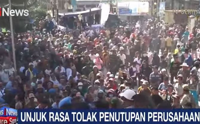 Ratusan Karyawan PT Toba PKL Demo di Depan DPRD Tapanuli Utara, Ini Tuntutannya