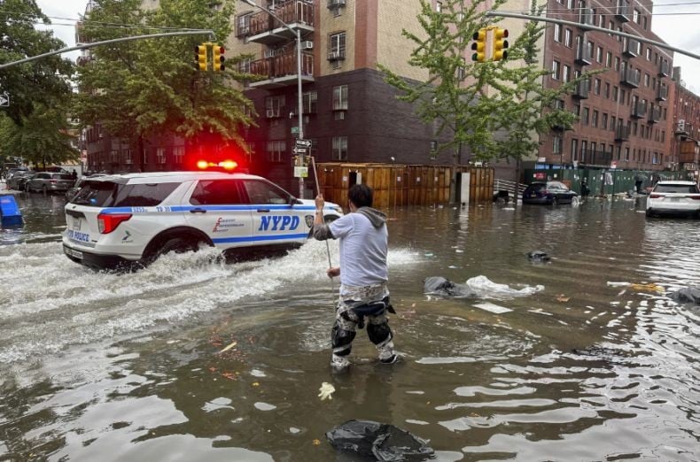 Banjir Bandang Terjang Kota New York, 2 Orang Tewas Terjebak di Basement Gedung