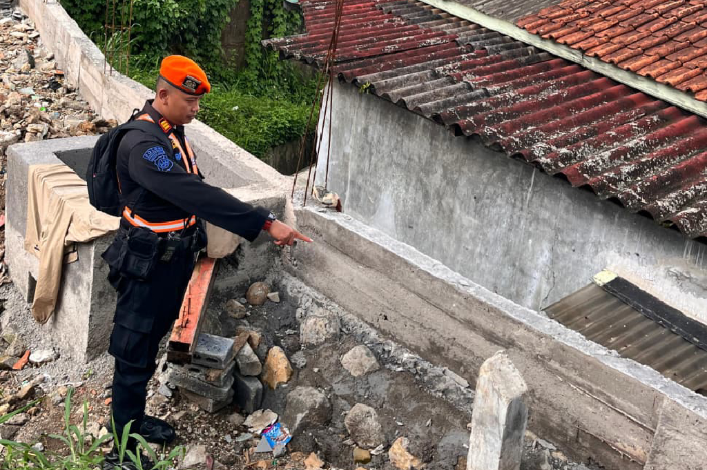 Lindungi Aset, KAI Daop 1 Jakarta Bongkar Bangunan Tak Berizin di Bogor