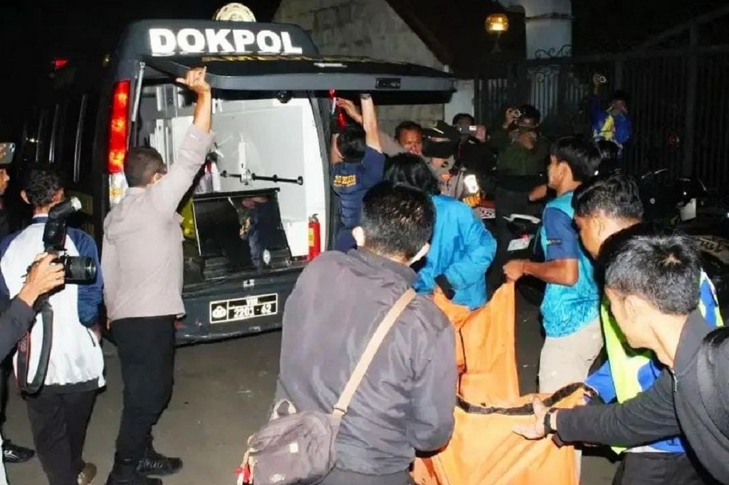 Mayat di Puncak Gunung Ciremai Dievakuasi, Tim SAR Berjuang di Tengah Cuaca Ekstrem