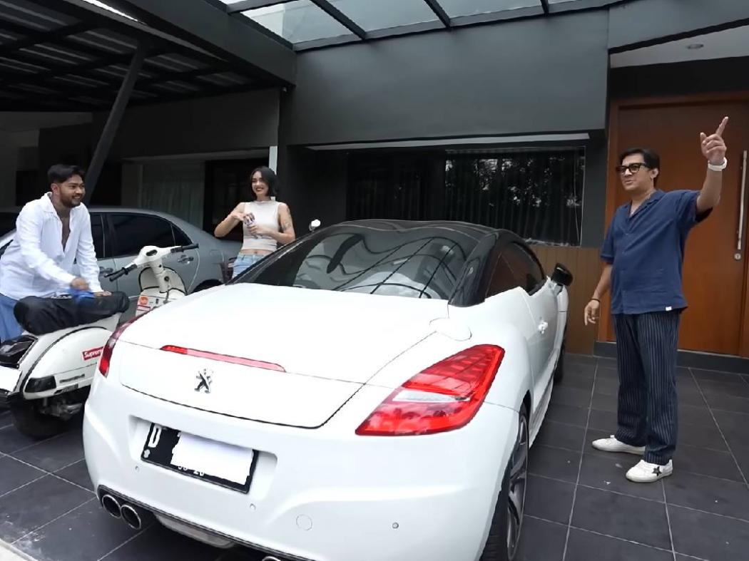 Koleksi Mobil Mewah Onad, Peugeot RCZ hingga Mercy GLS!