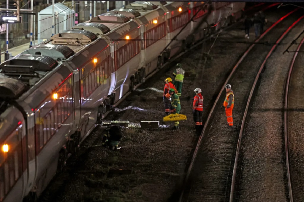 Penusukan Massal di Dalam Kereta di Inggris, 2 Orang Ditangkap!