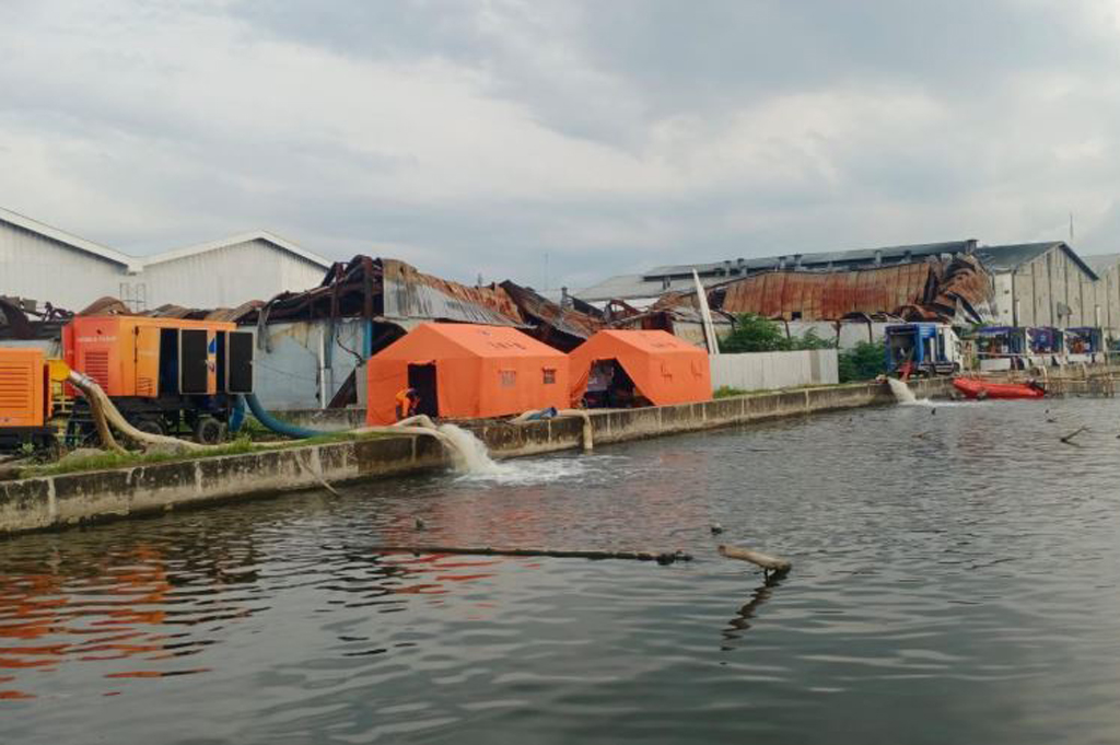 Banjir di Semarang Mulai Surut, Jalan Kaligawe Sudah Bisa Dilalui Kendaraan
