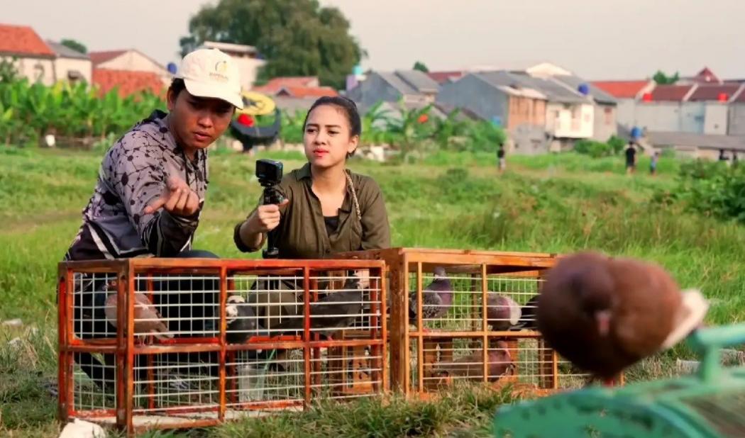 Azia Riza Serius Belajar Merpati, tapi Malah Bikin Pelatih Bingung!