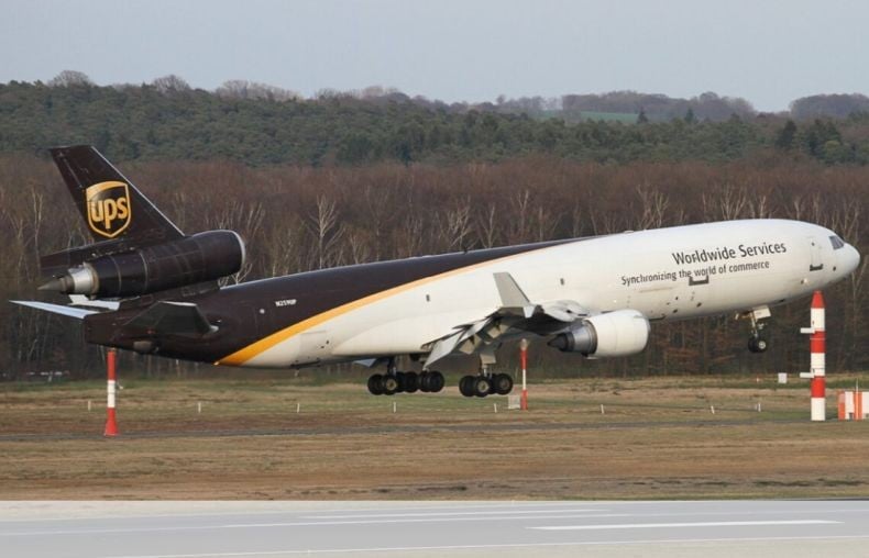 Pesawat Kargo MD-11 UPS Jatuh dan Meledak Tewaskan 7 Orang, Penyebab Masih Misterius