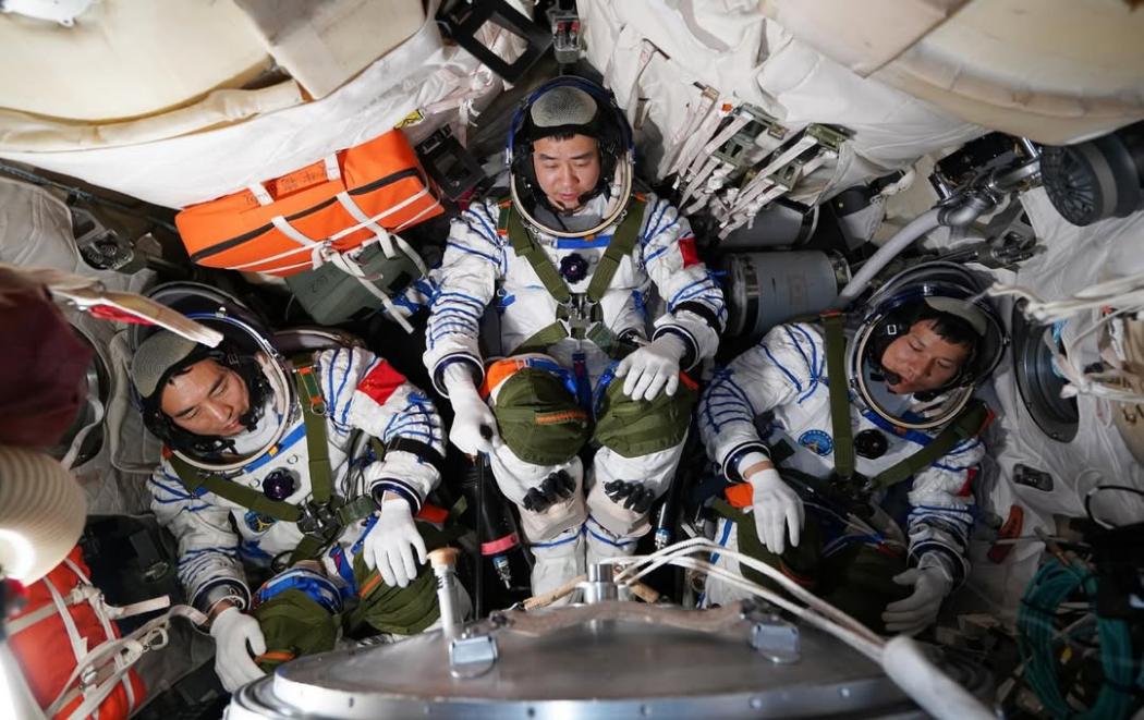 Tragis! 3 Astronaut China Terlantar di Luar Angkasa gegara Tabrak Puing Antariksa