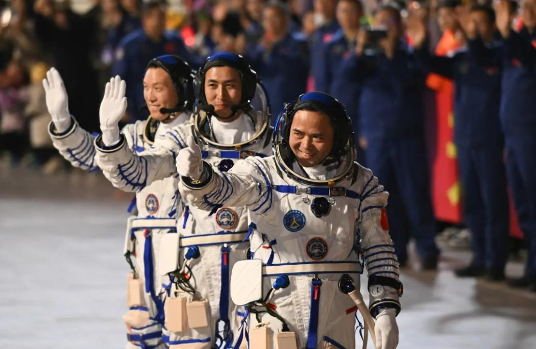 Identitas 3 Astronaut China yang Terdampar di Luar Angkasa Terungkap! 