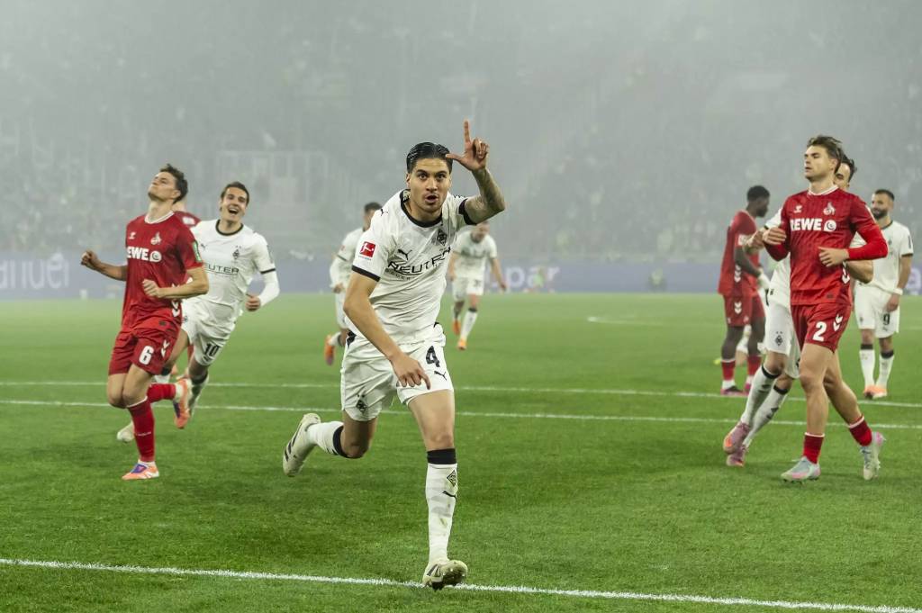 Pelatih Monchengladbach Puji Kevin Diks Cs usai Menangi Laga Derby