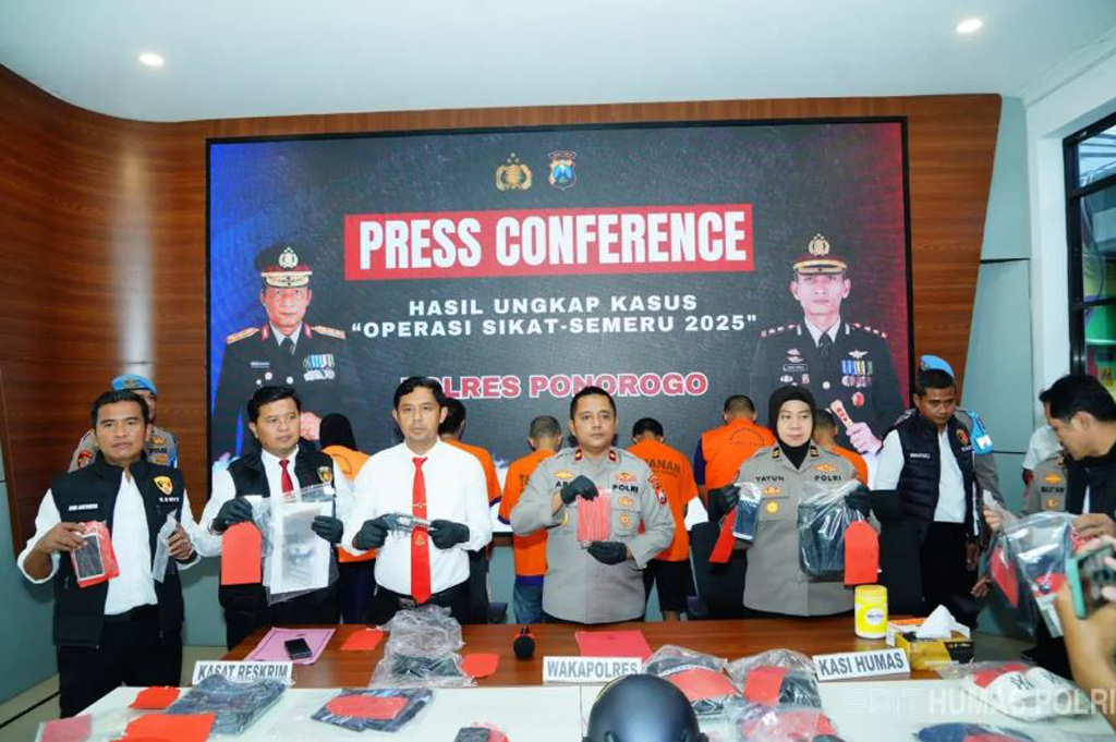 Waduh! Pasutri di Ponorogo Ditangkap gegara Jual Senjata Api Ilegal