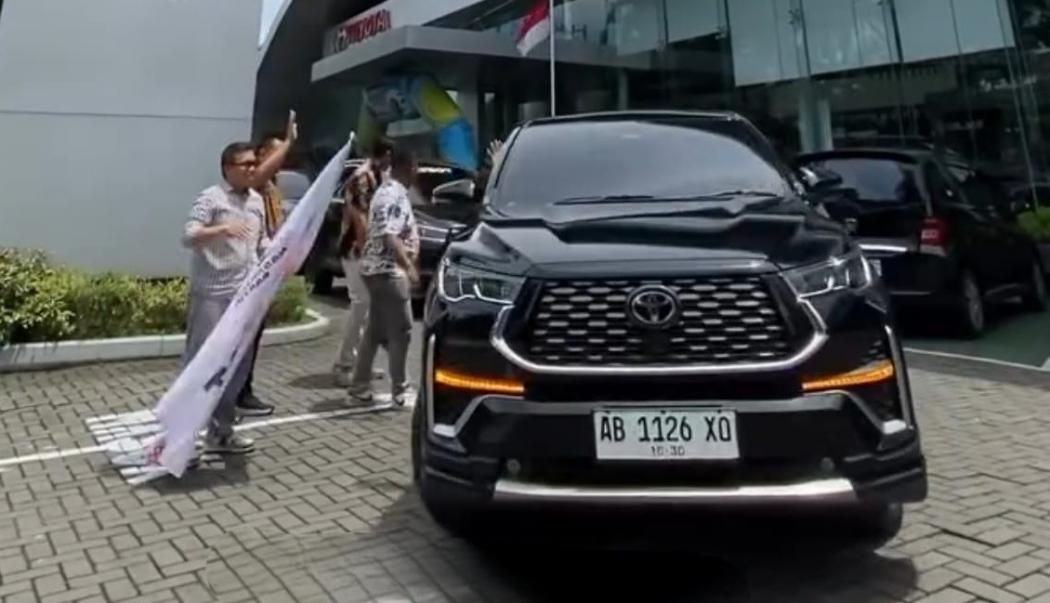Gelar Kopdar Akbar, Ratusan Komunitas Mobil Innova Kumpul Lomba Adu Irit  