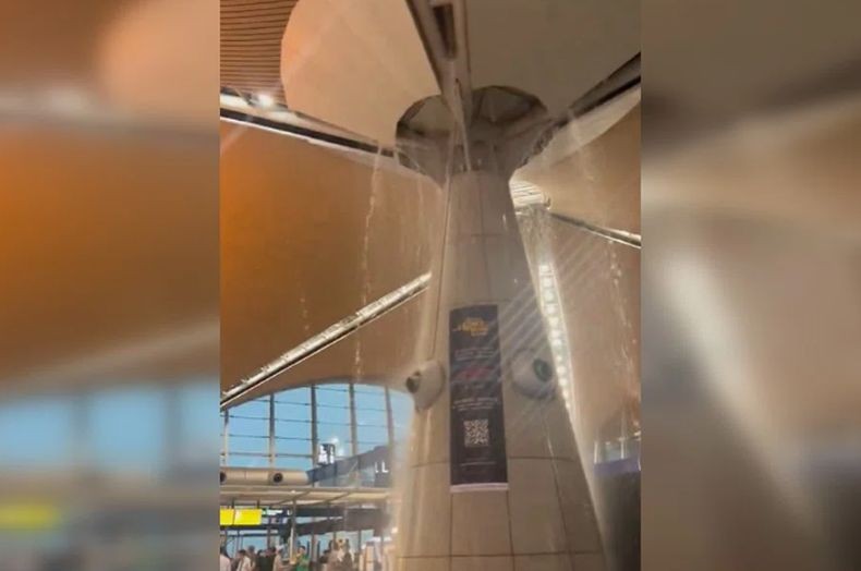 Viral, Air Terjun Dadakan di Bandara Kuala Lumpur gegara Atap Bocor