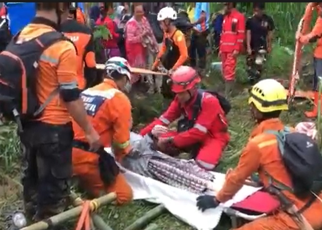 Dramatis! 51 Korban Longsor di Pandanarum Banjarnegara Dievakuasi dari Hutan