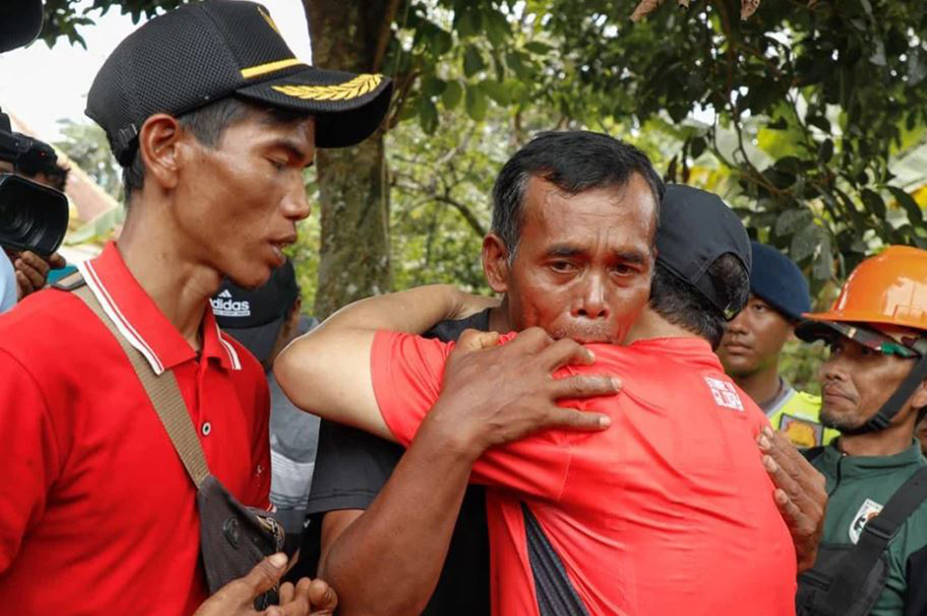 Kisah Haru Sariman Korban Longsor Cilacap, Menanti Istri dan 2 Anaknya Ditemukan