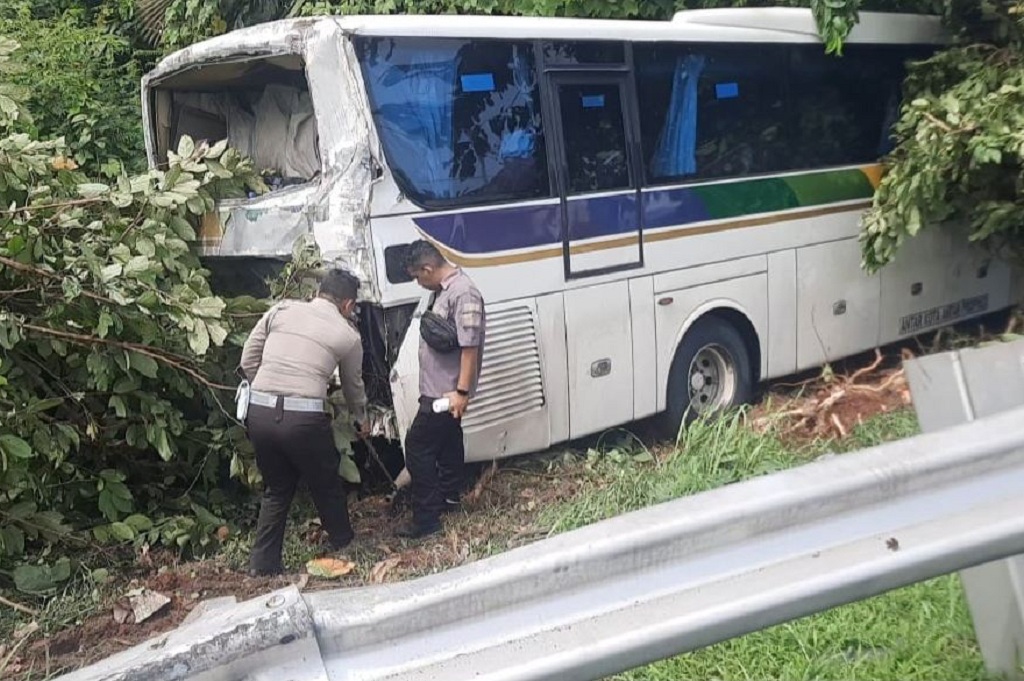 Kronologi Kecelakaan Beruntun 3 Kendaraan di Tol Cipali, 5 Orang Tewas 7 Luka-Luka