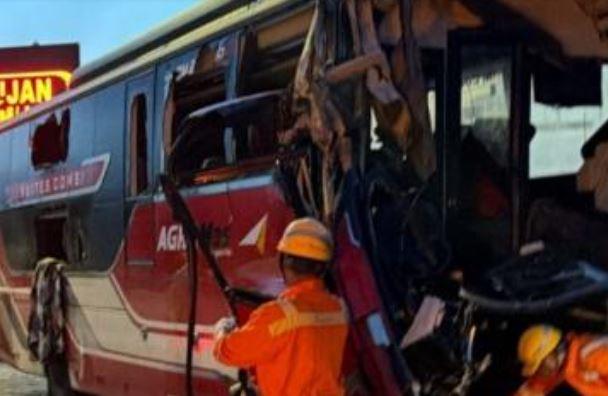 Sopir Bus Diduga Mengantuk jadi Penyebab Kecelakaan Maut di Tol Cipali Purwakarta