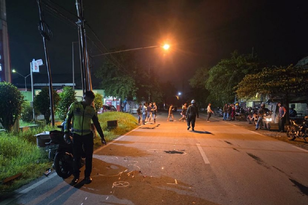 Tragis! Pemotor di Gresik Tewas Kecelakaan Tabrak Truk Tronton Parkir