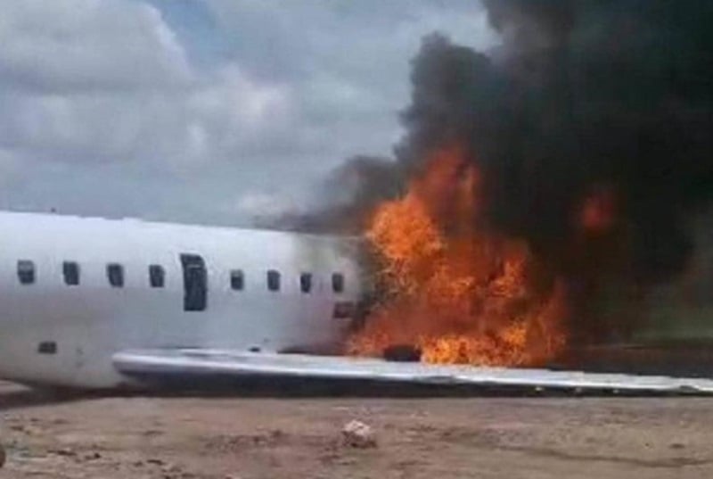 Pesawat Jet Pribadi Tergelincir hingga Terbakar, Menteri Kongo Lolos dari Maut