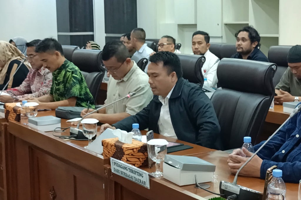 Pedagang Thrifting Ngadu ke DPR, Minta Bisnisnya Dilegalkan Bukan Dilarang