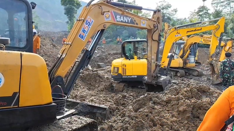 12 Ekskavator dan Alkon Dikerahkan Atasi Hambatan Pencarian Korban Longsor Banjarnegara