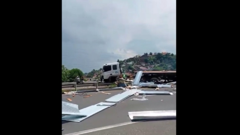 4 Kendaraan Kecelakaan Beruntun di Tol Semarang, 2 Orang Tewas