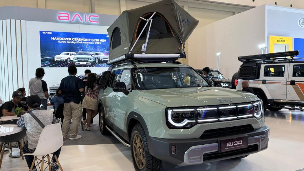 BAIC Serahkan 10 Unit Pertama BJ30 Hybrid di GJAW 2025, Momen Distribusi Tahap Awal