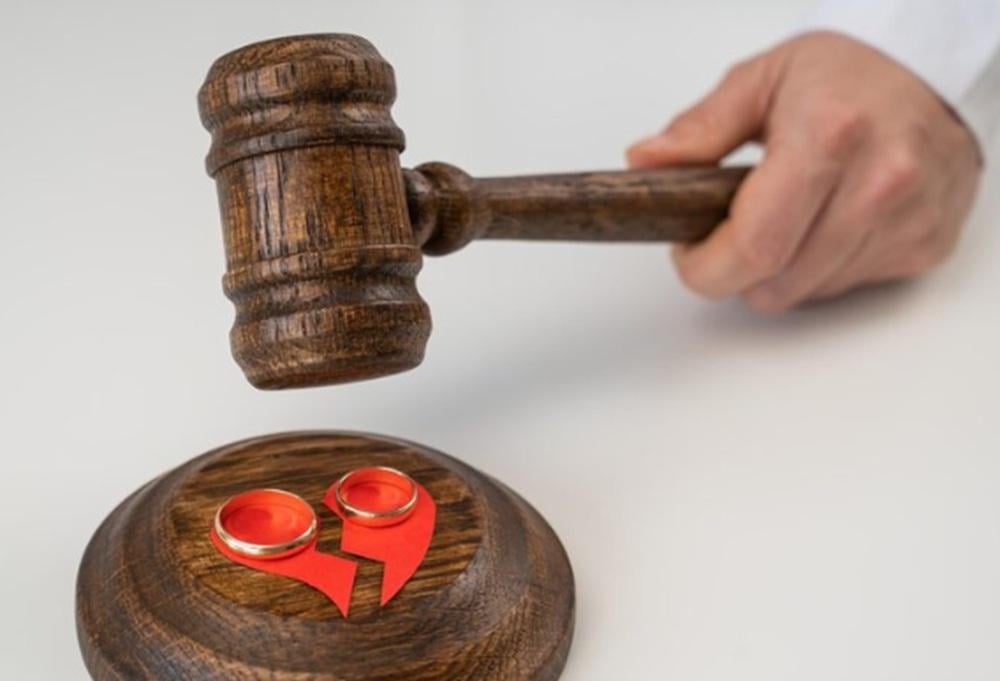 Marak Fenomena Perceraian ASN gegara Mutasi 10 Tahun, DPR Buka Suara