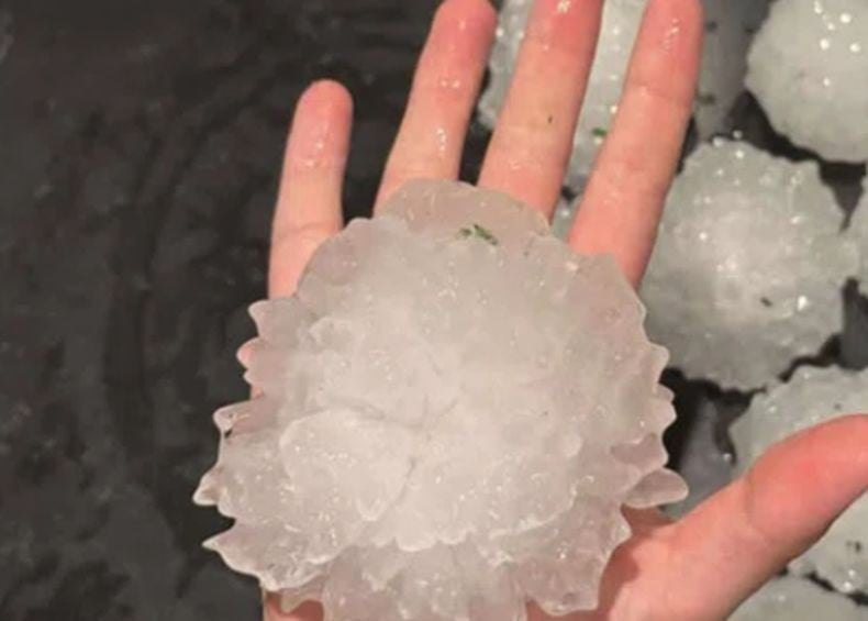 Ngeri! Hujan Es Seukuran 14 Cm Landa Australia, Rusak Mobil dan Rumah