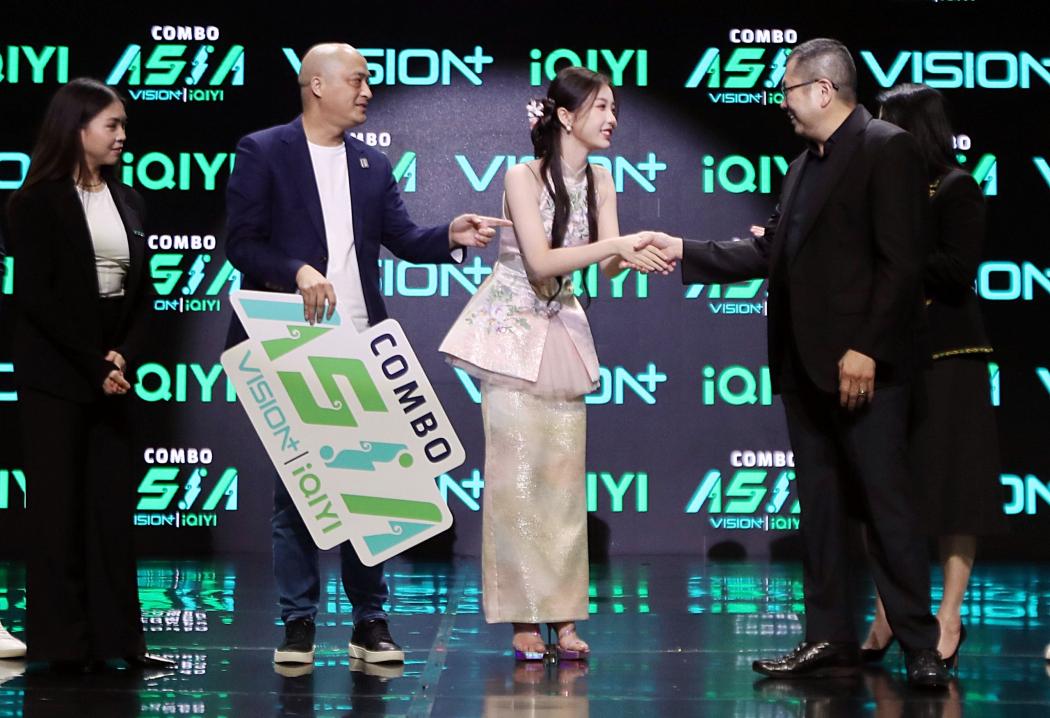 Momen Hangat Hary Tanoesoedibjo Bareng Aktris China Esther Yu di Peluncuran Combo Asia