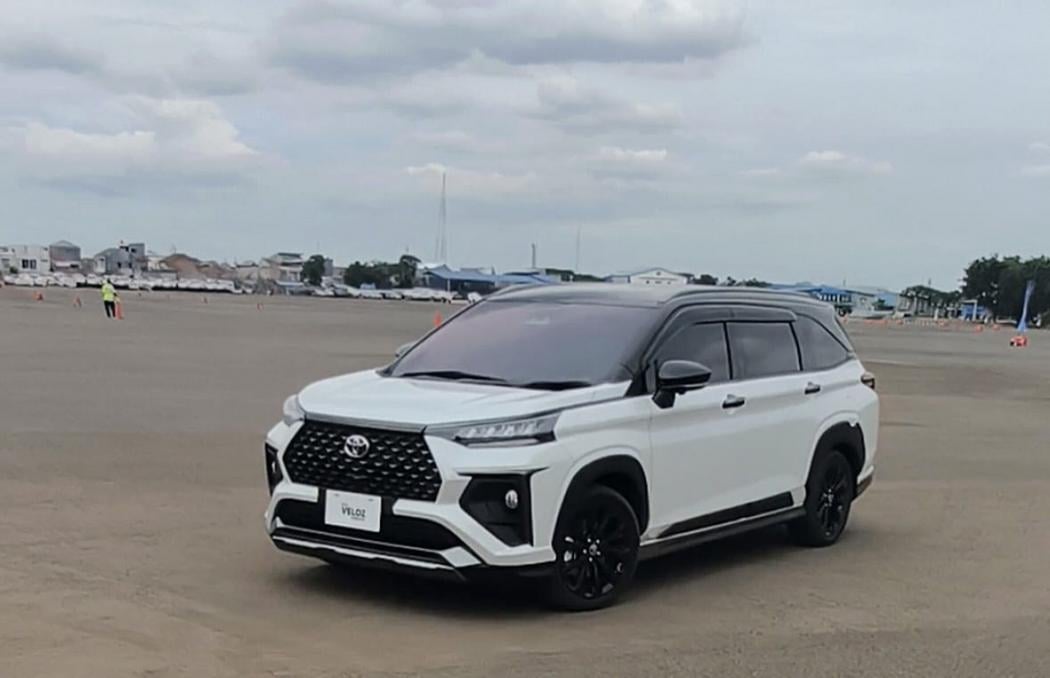 Kencan Singkat dengan Toyota Veloz Hybrid: Akselerasi dan Handlingnya Bikin Kaget