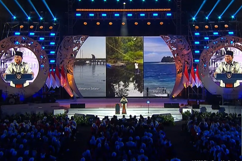 Prabowo Tayangkan Video Siswa Seberangi Sungai ke Sekolah: Koruptor, Lihat Ini!