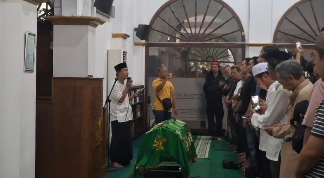 Jenazah Almarhum Gary Iskak Dimakamkan di Tanah Kusir 