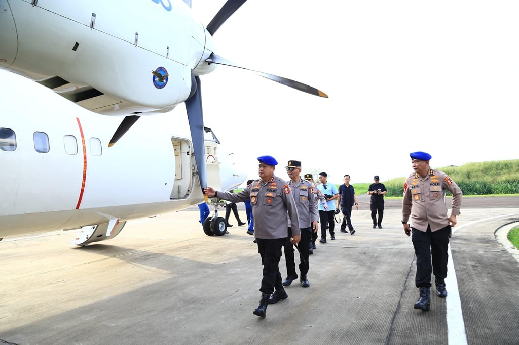 Polri Kerahkan Pesawat CN 295 dan Fokker 50 Angkut Bantuan Bencana Sumatera