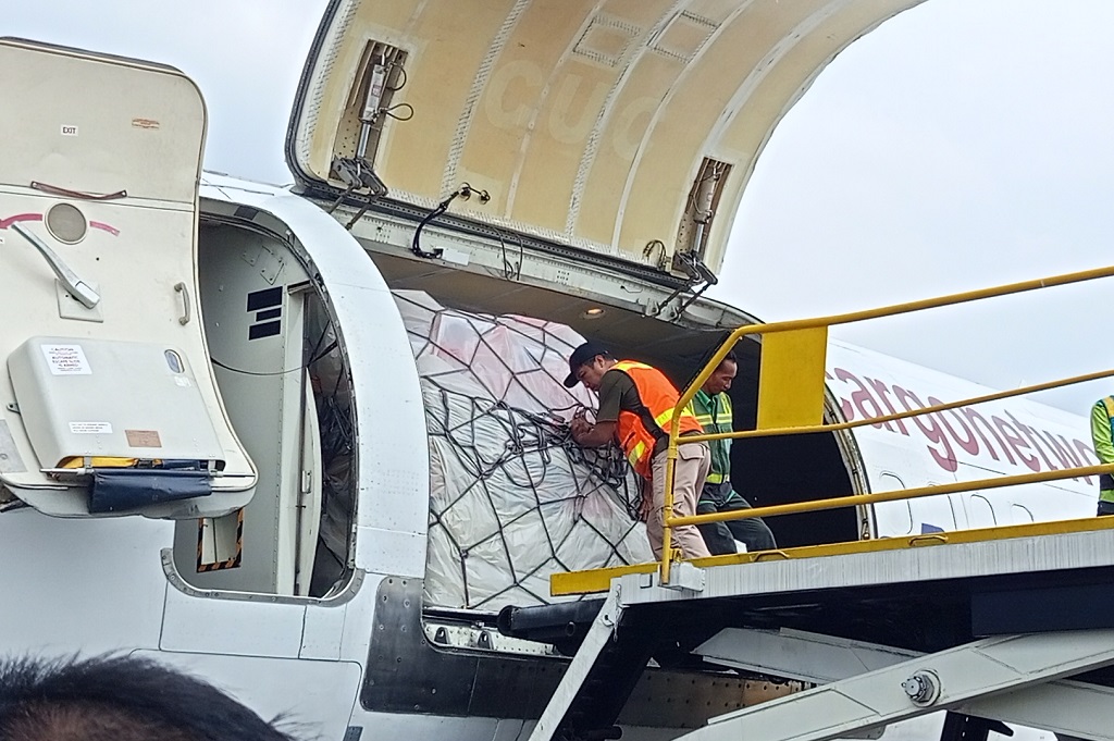 Bencana Sumatera, DPR Kirim Bantuan Selimut hingga Makanan Siap Saji