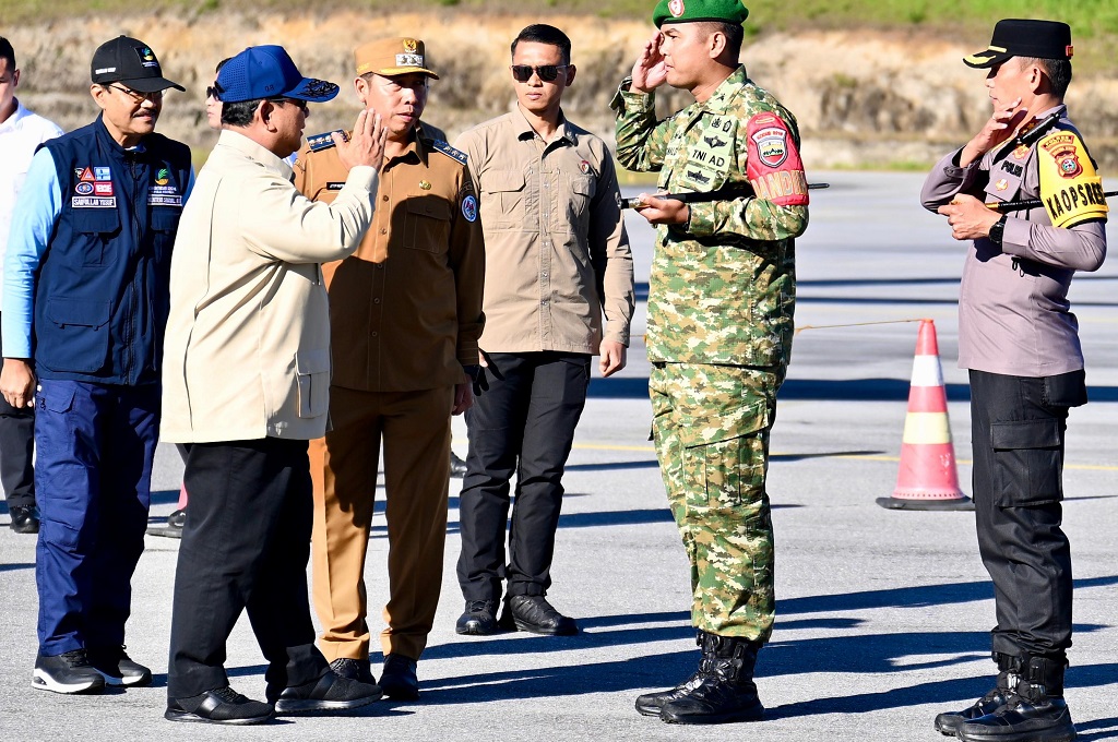 Prabowo Temui Pengungsi Bencana di Tapteng: Mereka Masih Syok