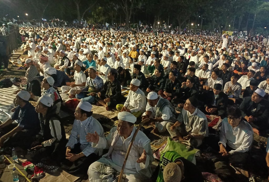 Peserta Reuni 212 Salat Gaib hingga Galang Dana untuk Korban Bencana Sumatera