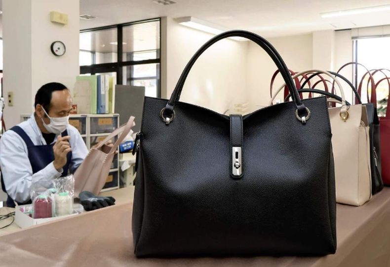 Tas Jinjing PM Jepang Sanae Takaichi Viral Diburu Warga, Segini Harganya