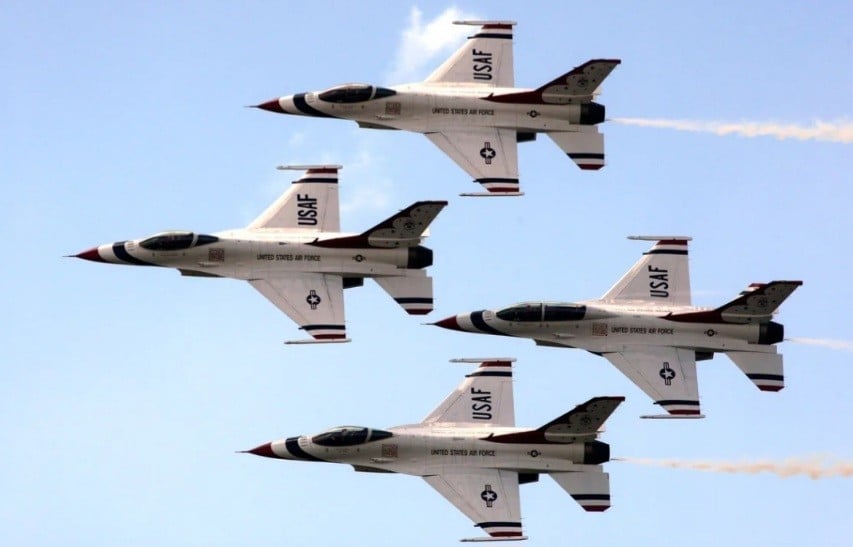 Jet Tempur F-16 Aerobatik Angkatan Udara AS Jatuh