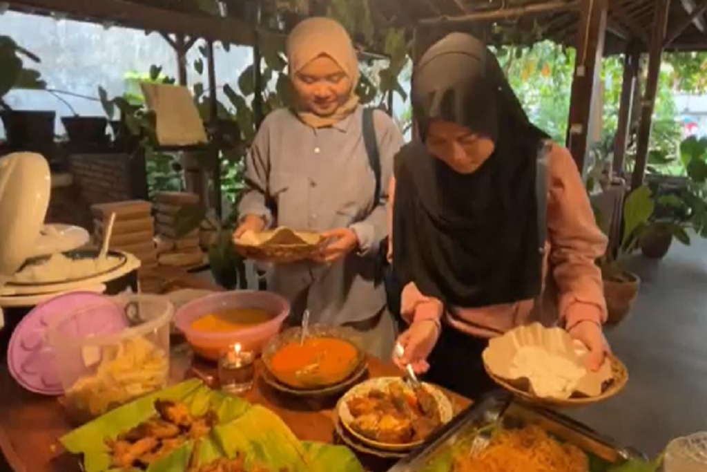 Warung Makan di Bantul Gratiskan Makanan bagi Mahasiswa Korban Bencana Sumatera
