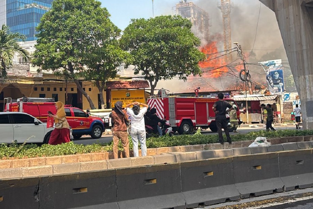 Kebakaran Rumah di Grogol Jakbar, 65 Personel Dikerahkan Padamkan Api