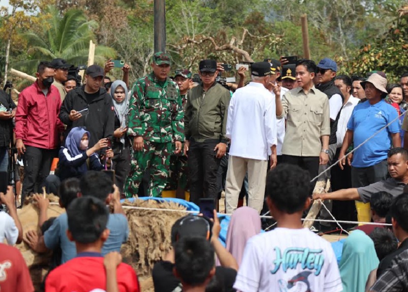 Gibran Pastikan Kebutuhan Dasar Pengungsi Banjir di Tapsel Terpenuhi