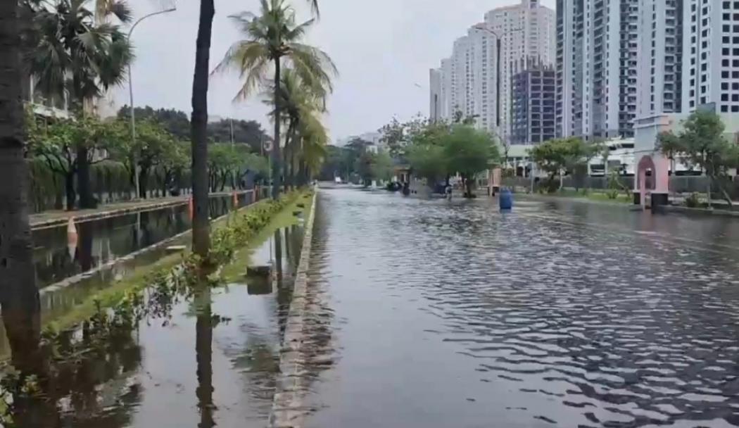 Kawasan Pantai Ancol Terdampak Banjir Rob, Begini Kondisinya