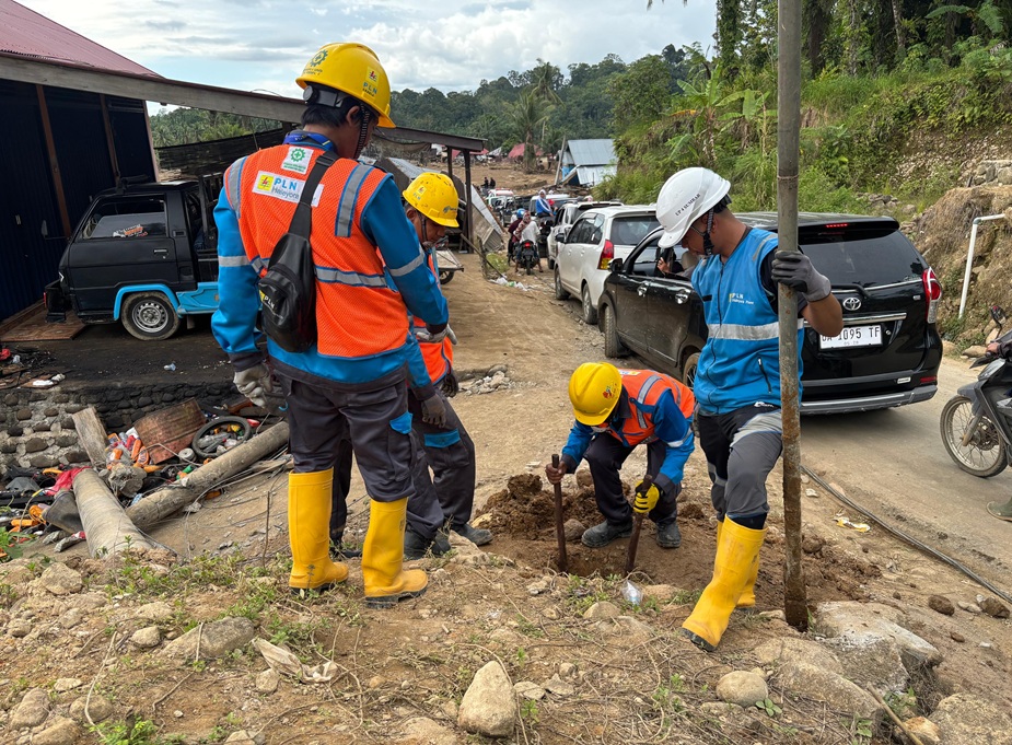 BNPB Pastikan Jaringan Listrik di Sumbar Pulih 100 Persen