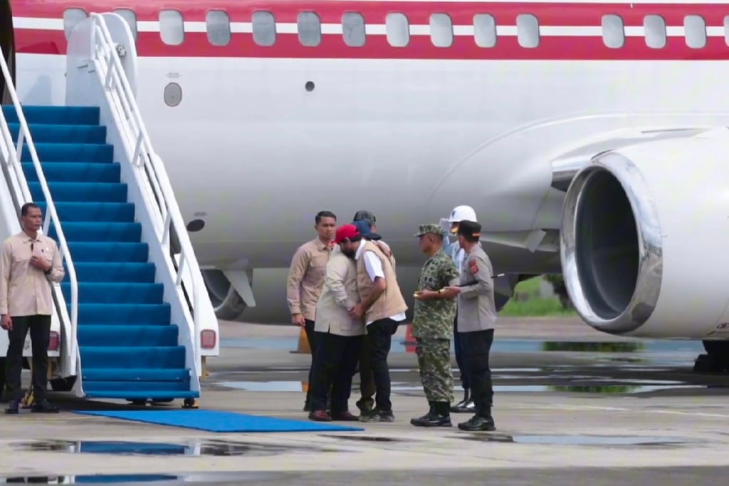 Momen Prabowo Peluk Gubernur Mualem sebelum Tinjau Penanganan Banjir di Aceh