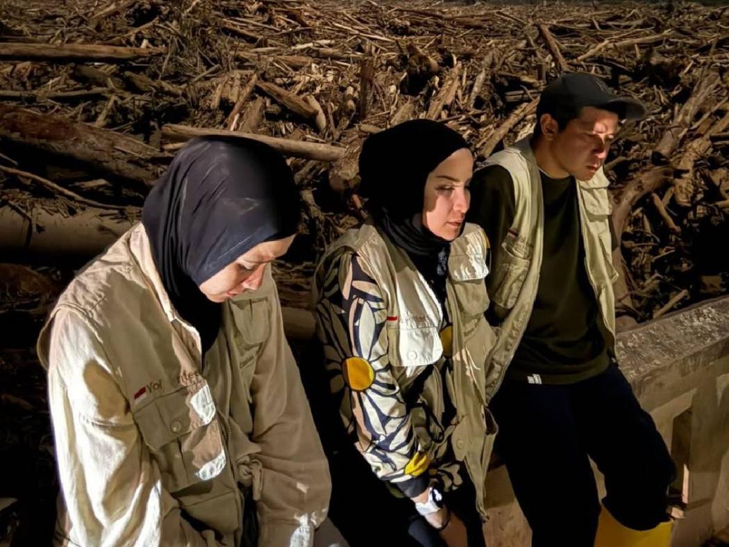 Tangis Zaskia Adya Mecca Pecah saat Tahu Korban Banjir Aceh Tamiang Minum Air Hujan