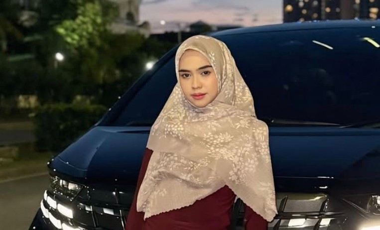 Ria Ricis Kesulitan Beri Bantuan Korban Banjir di Sumut: Jalanan Dipenuhi Lumpur