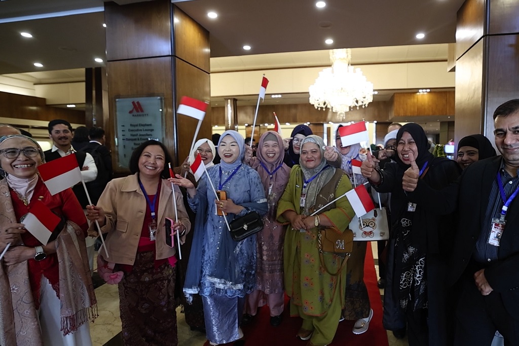 Ibu-Ibu WNI di Pakistan Antusias Sambut Prabowo: Dunia Lihat Indonesia Bermartabat