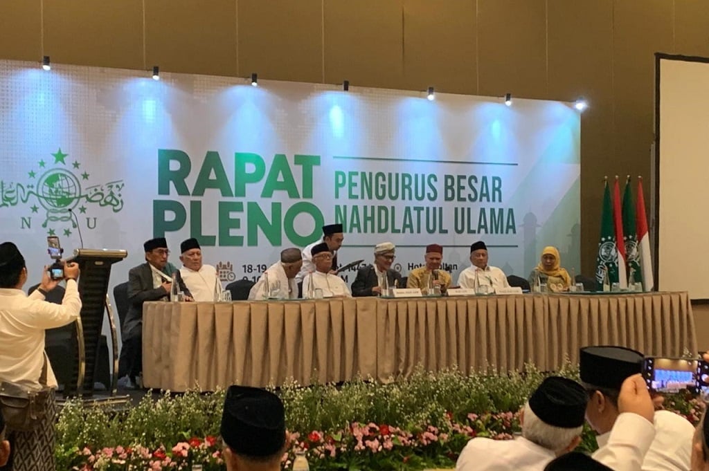 Miftachul Akhyar Pimpin Pleno PBNU, Khofifah hingga Gus Ipul Hadir