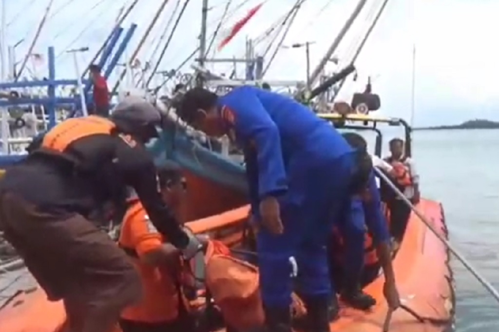 Tim SAR Evakuasi Jasad Pemuda Jambi Diduga Loncat dari Kapal di Selat Sunda