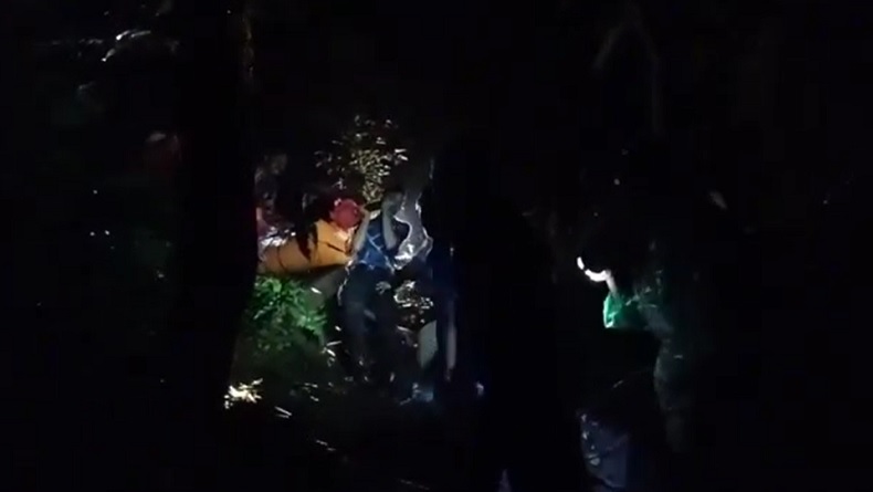 Lalui Medan Terjal, Tim SAR Berhasil Evakuasi Pendaki Tewas Terjatuh di Gunung Rinjani